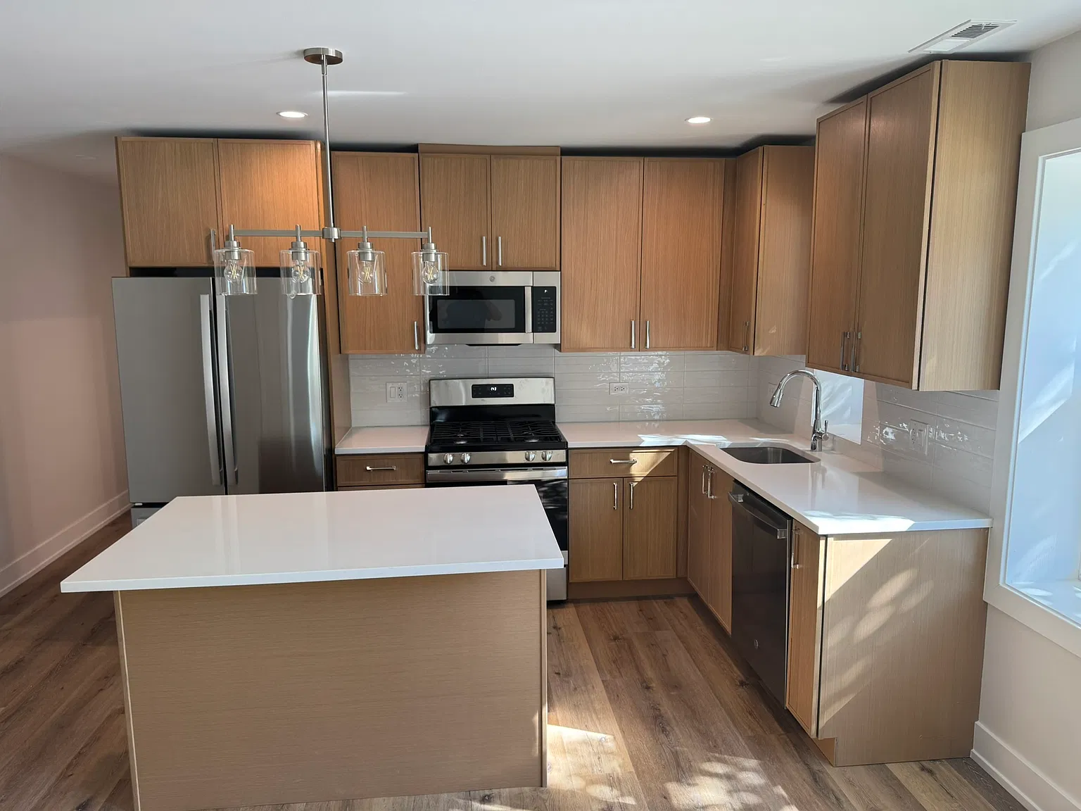 946 Ferdinand Ave — Photo 2