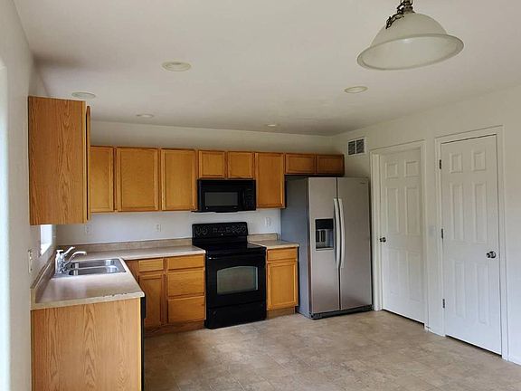 Kitchen and Dinning Area