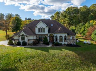 4 Holly Ln, Mohnton, PA 19540