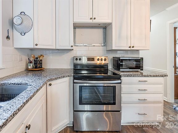 5th image of 4062 Palmetto Dr