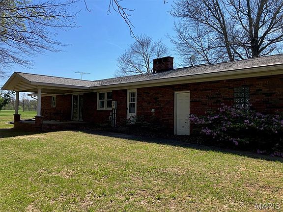 2nd image of 3908 Haselhorst Rd