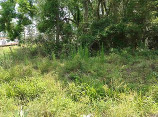 Julia St, Livingston, LA 70754