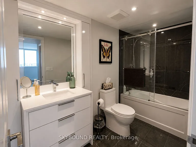 1360 Rathburn Rd E #1705 — Photo 24