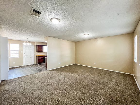 2nd image of 1303 Azalea Ln