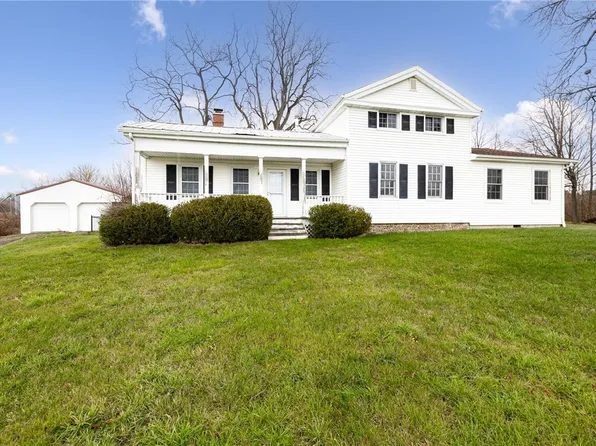 4095 Middle Rd, Canandaigua, NY 14424