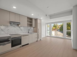 422 E 3rd St #41, North Vancouver, BC V7L 1E6