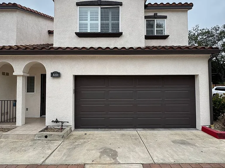3231 Royal Oaks Dr — Photo 1