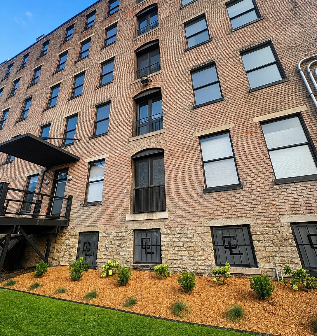 2 bed, 3200 sqft, $2,995 — Photo 3