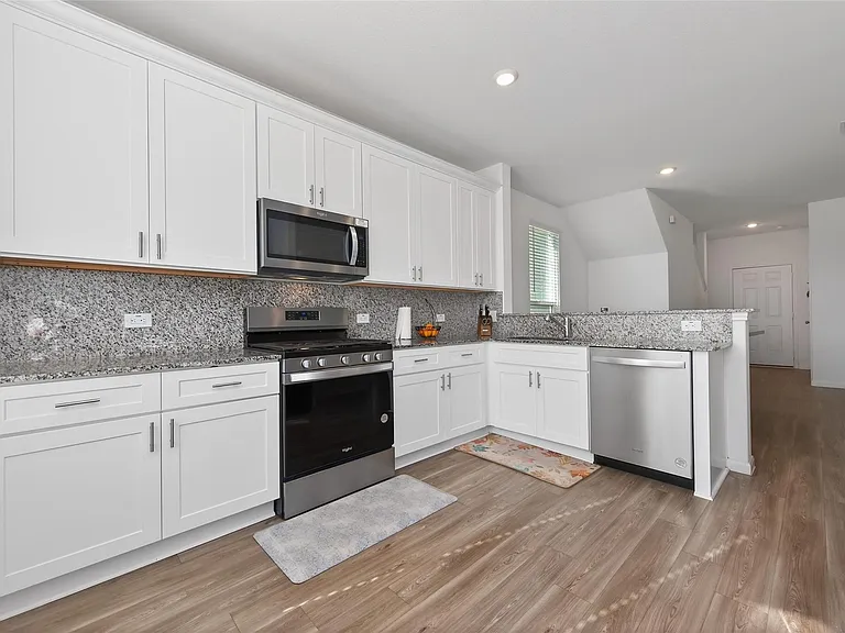 7326 Madison Commons Ln — Photo 14
