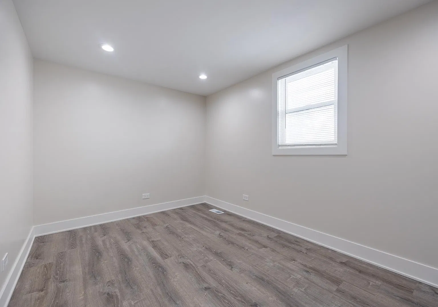 2821 N Campbell Ave — Photo 3