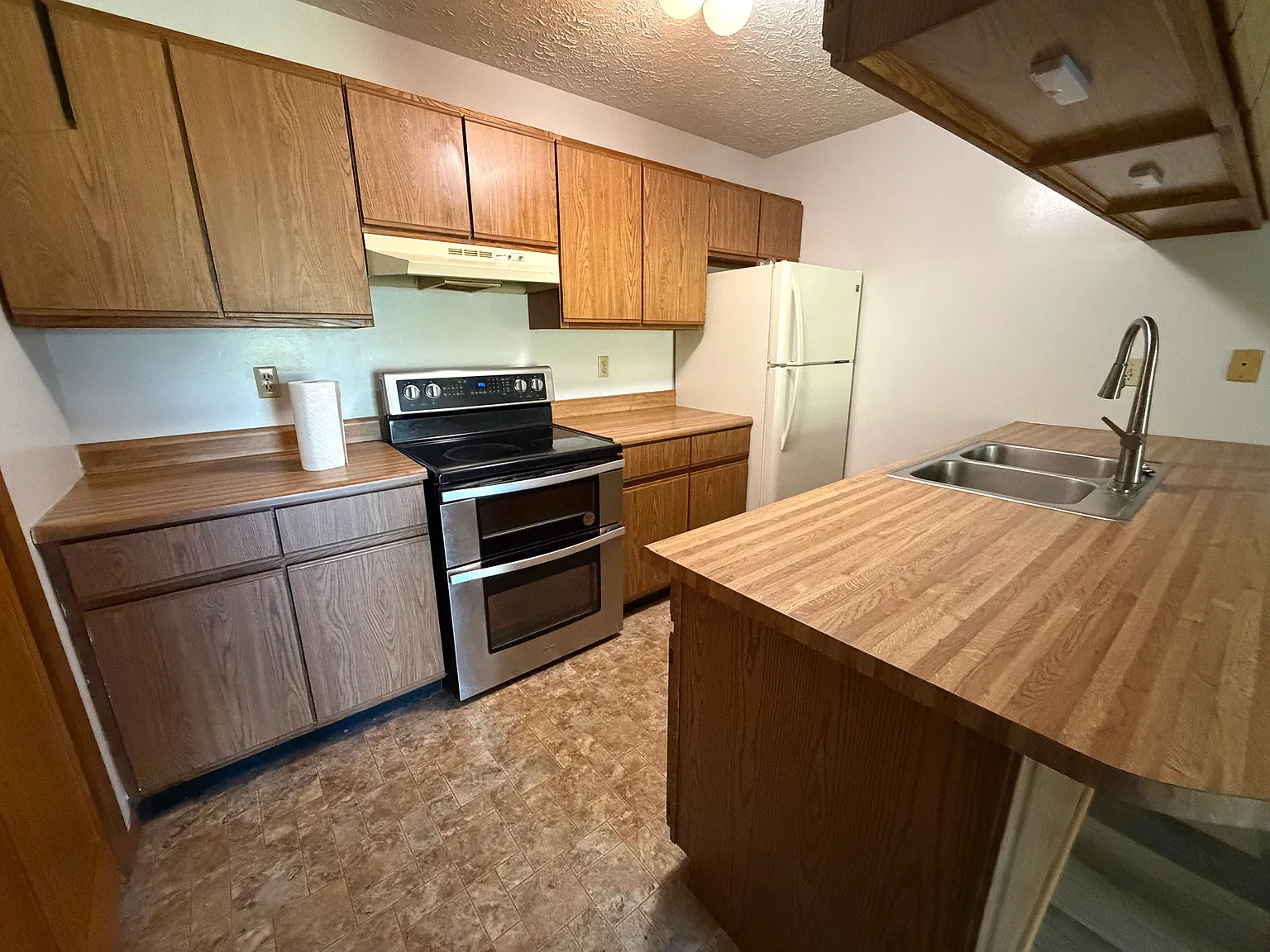 2 bed, 900 sqft, $1,050 — Photo 2