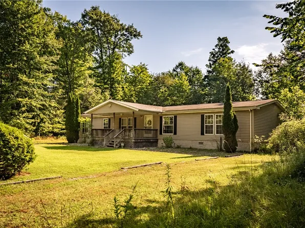 8778 Hilltop Dr, Linesville, PA 16424