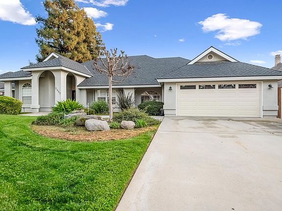 3rd image of 2537 E Hillcrest Court
