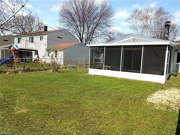 2nd image of 24195 Fairlawn Dr