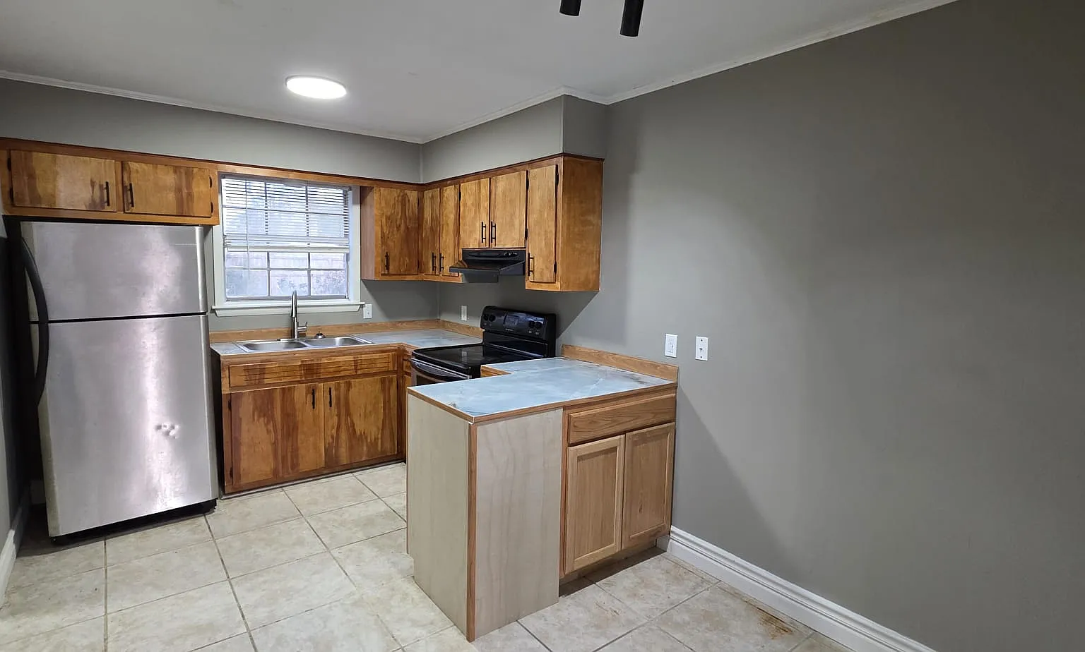 2 bed, 1.5 bath, 906 sqft, $1,200 — Photo 4