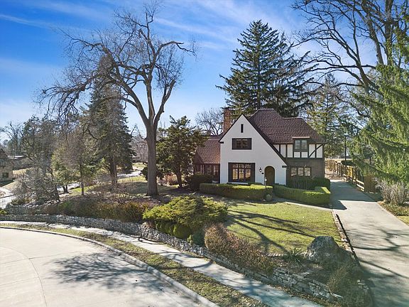 2nd image of 716 Terrace Dr