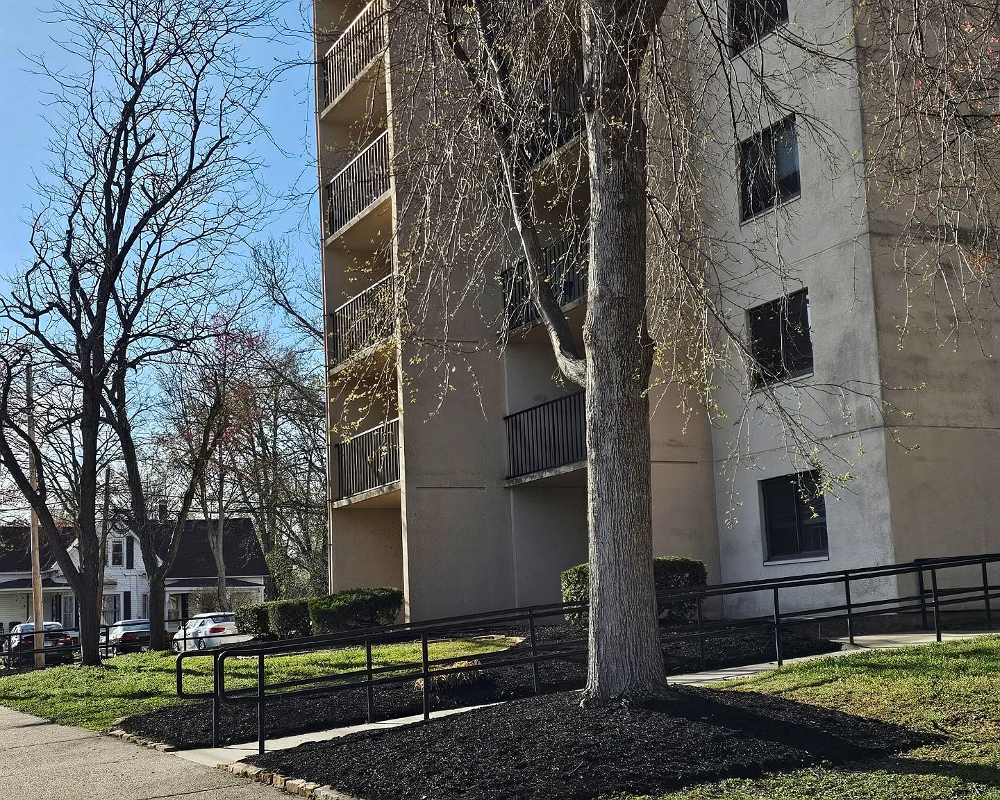 z-063026-Carbondale Towers — Photo 4
