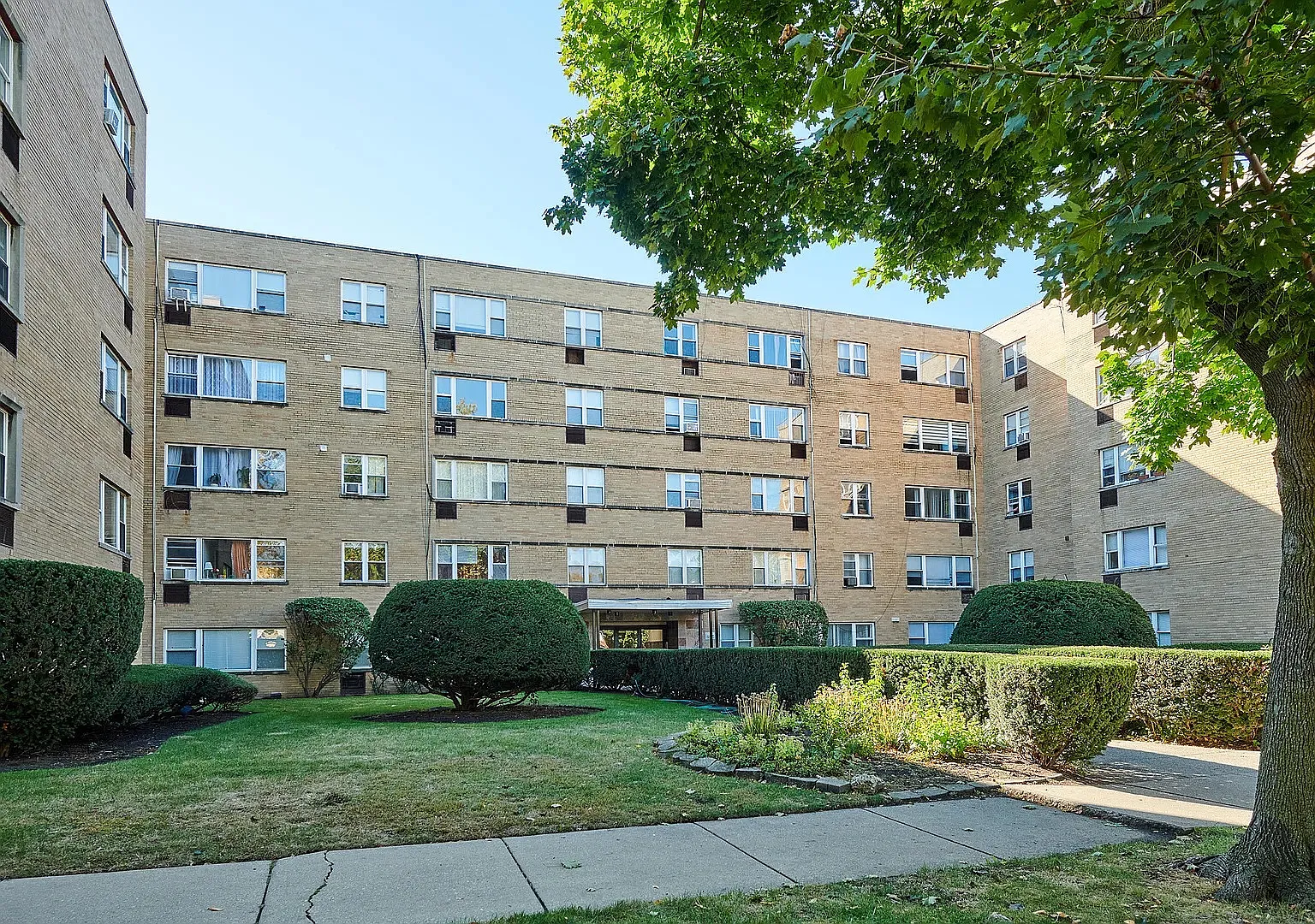 2 bed, 1100 sqft, $1,850 — Photo 1