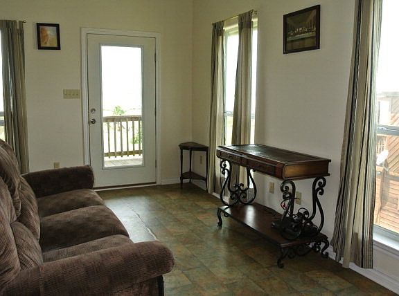 3rd image of 1256 W Bayshore Dr