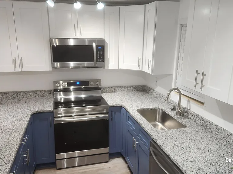 549 Martha Dr — Photo 6
