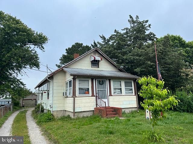 2nd image of 415 Saint Lukes Rd
