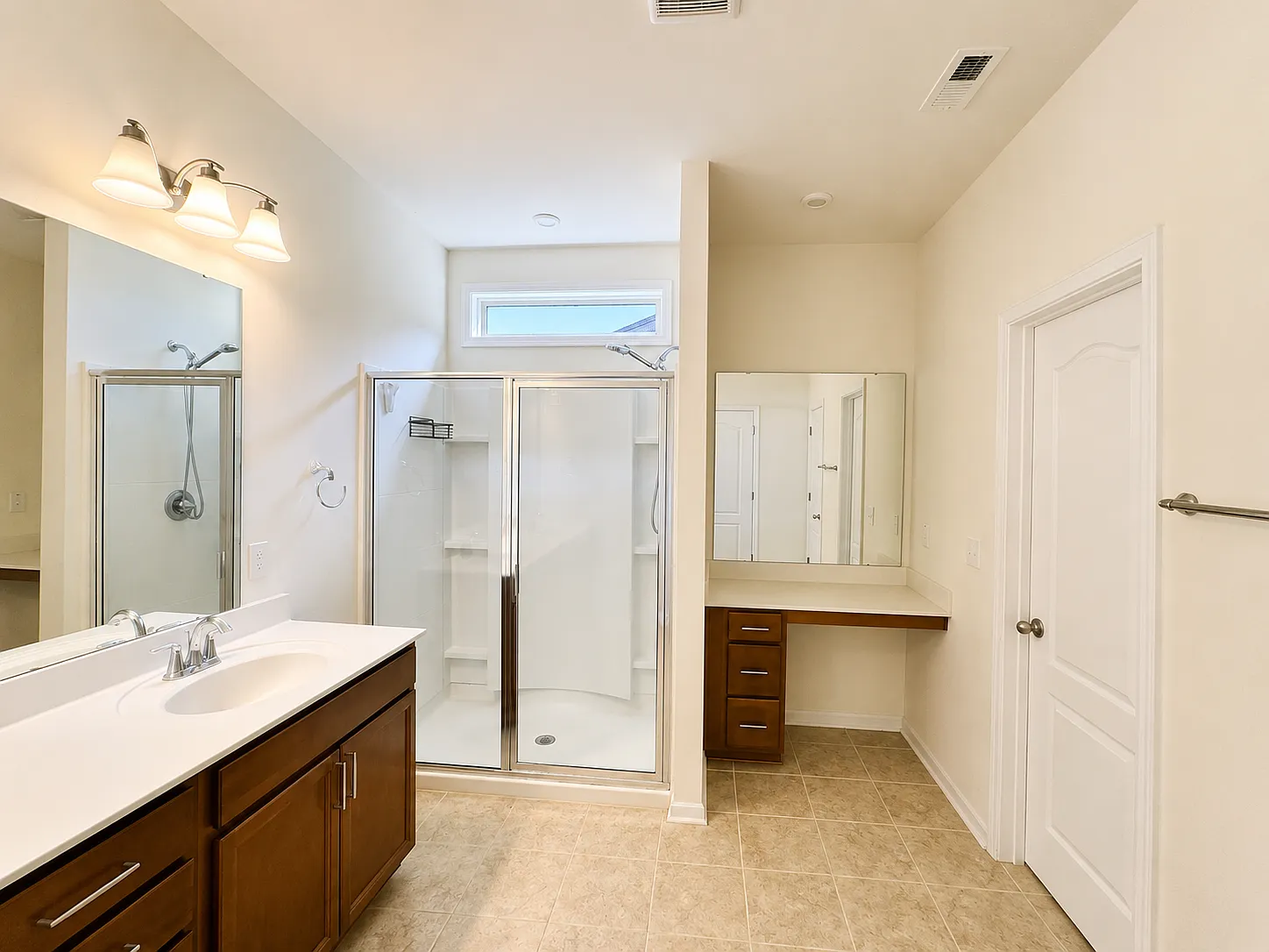 5 bed, 2592 sqft, $2,695 — Photo 4