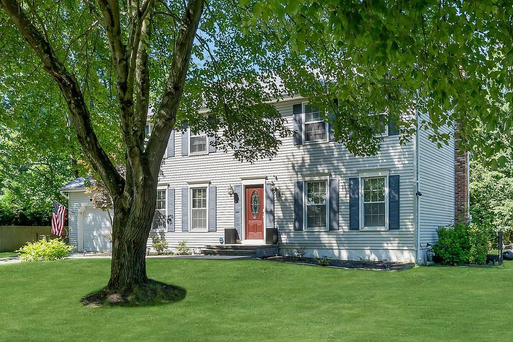 12 McQueen Blvd - Property Image