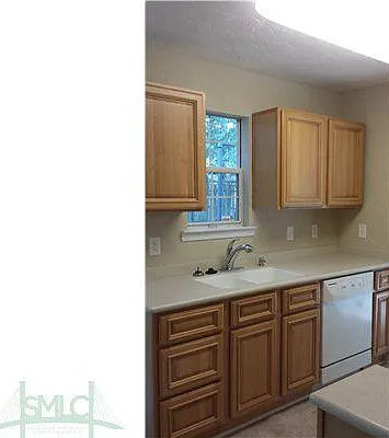 4 bed, 1748 sqft, $2,250 — Photo 4