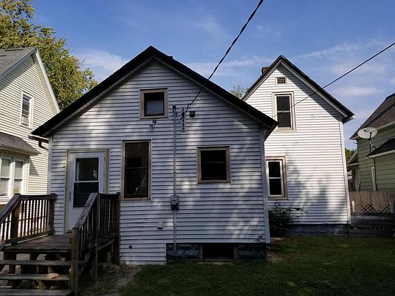 3rd image of 20 E 17th St