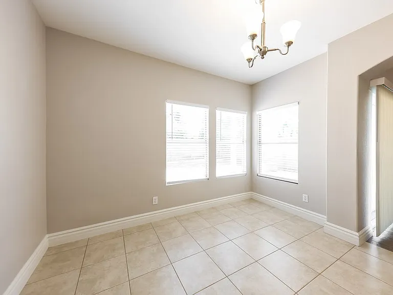 3424 E Rockwood Dr — Photo 7