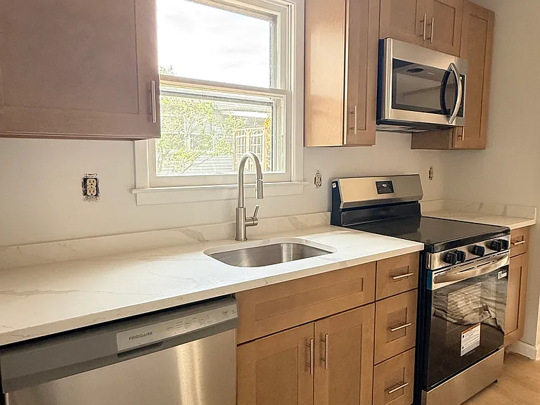 50 Westport Dr — Photo 3