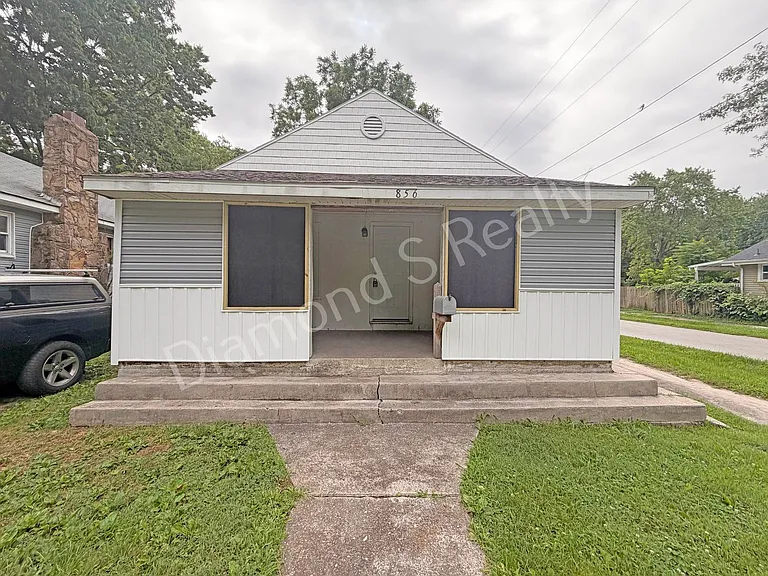 856 S Nettleton Ave — Photo 1