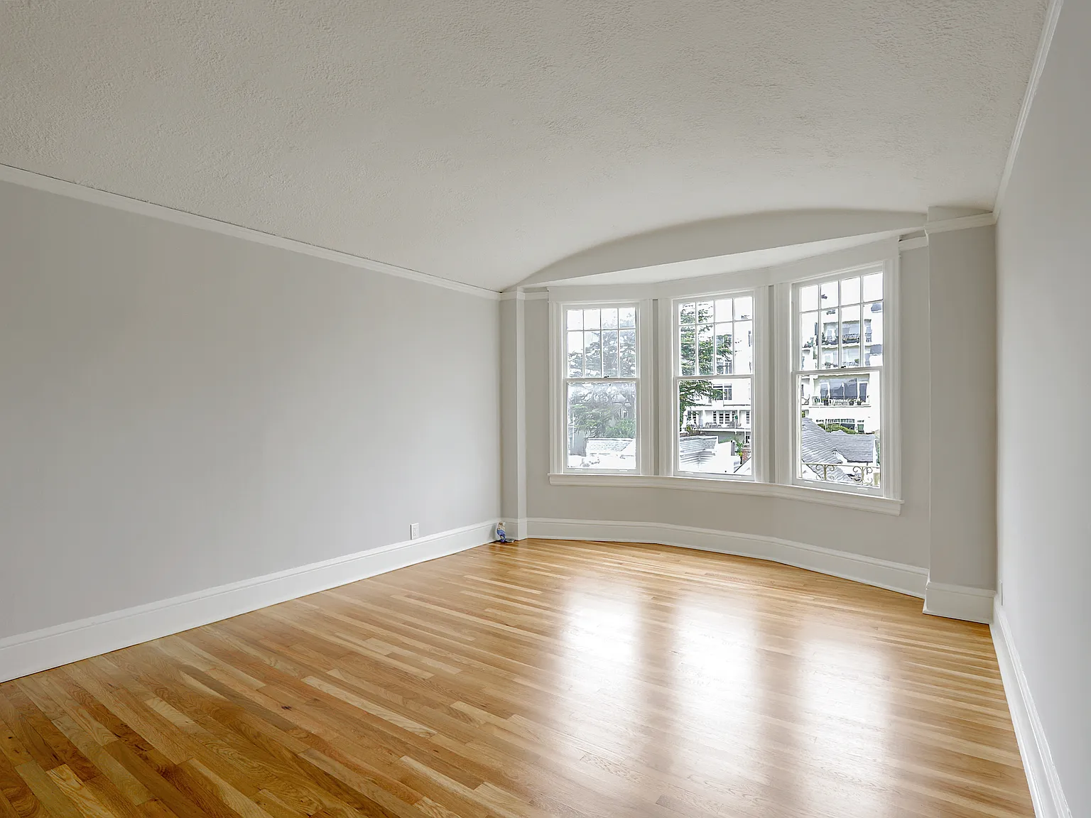 1 bed, $5,895 — Photo 1