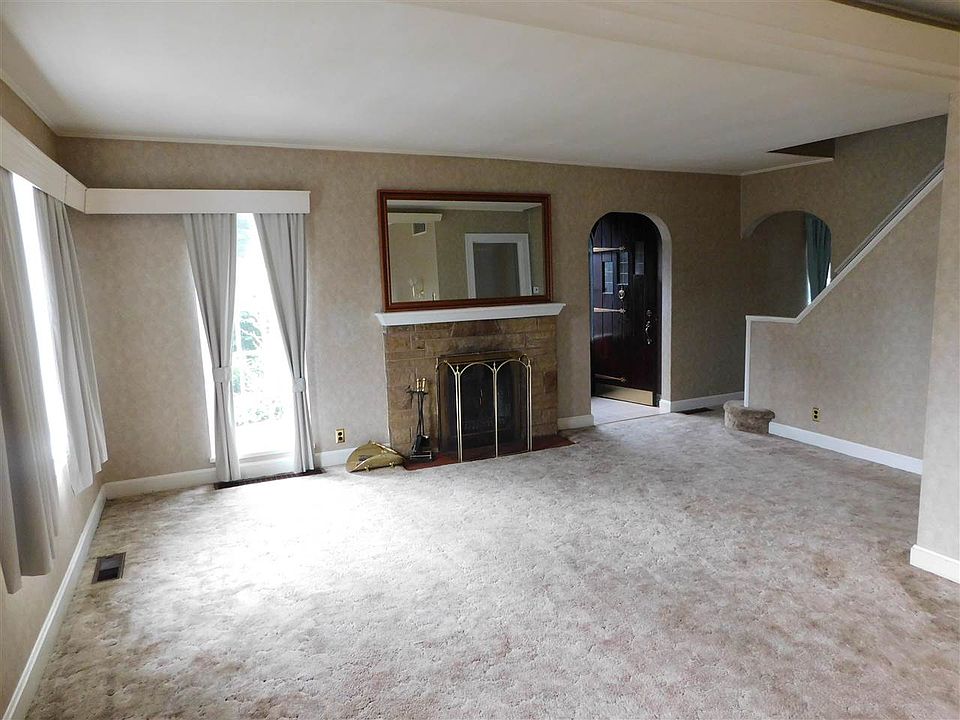 2nd image of 2270 Berne Ave