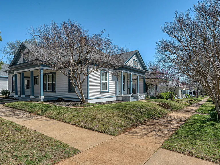 1231 W Main St — Photo 1