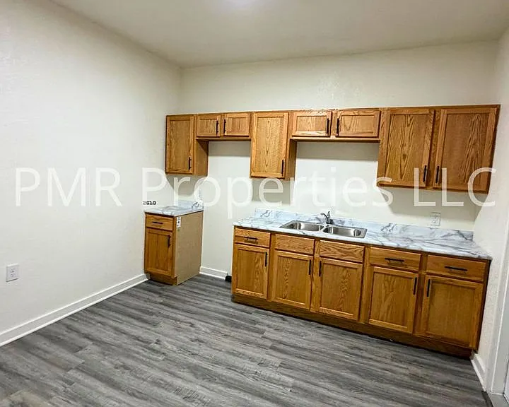 3906 Terrace Ave — Photo 2