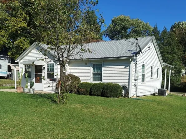 809 N High Street, Salem, IN 47167