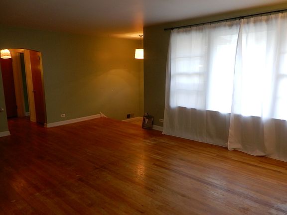 2nd image of 1552 Suffolk Ave