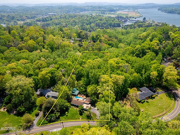 3rd image of 3600 Timberlake Dr