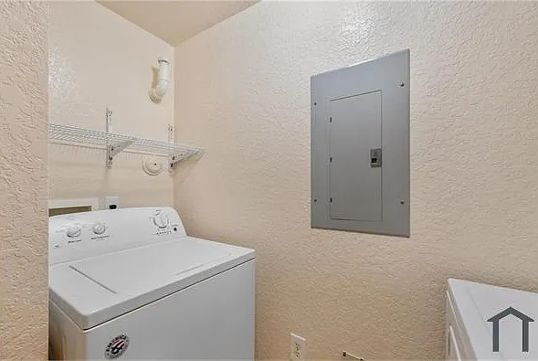 1204 Belmont Ln — Photo 10