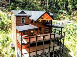 1130 Laddie Buck Ln, Gatlinburg, TN 37738