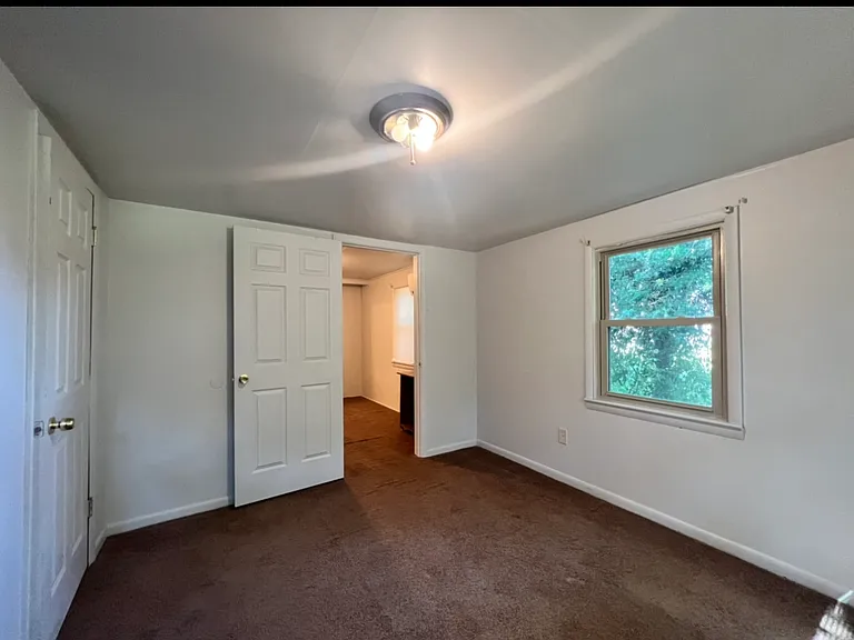 102 Flower St — Photo 7