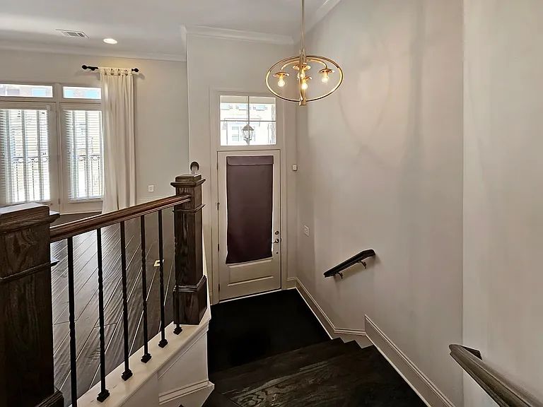 2142 Coventry Dr — Photo 4