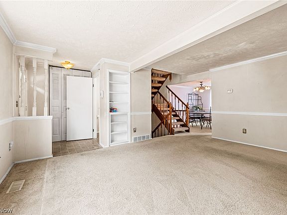 5th image of 7396 N Chestnut Commons Dr