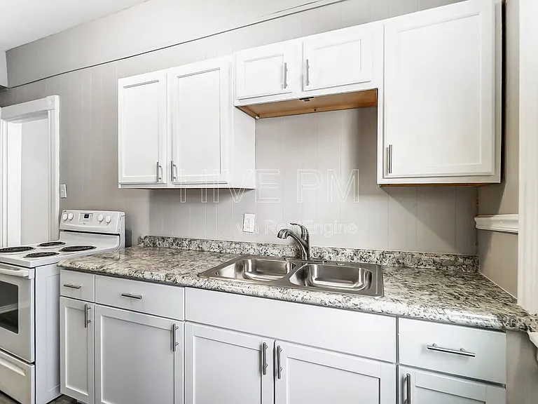 1758 Brewster Ave — Photo 12