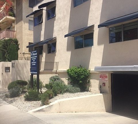 2nd image of 808 Westmount Dr APT 2