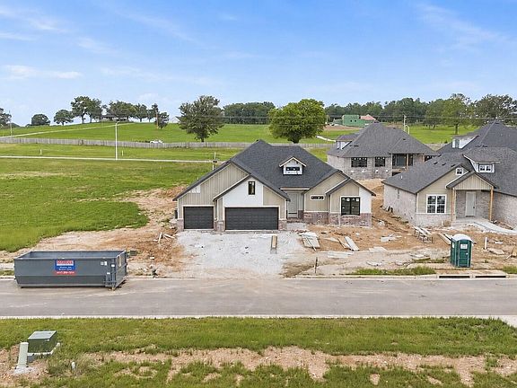 2nd image of 1643 S Crepe Myrtle Lane