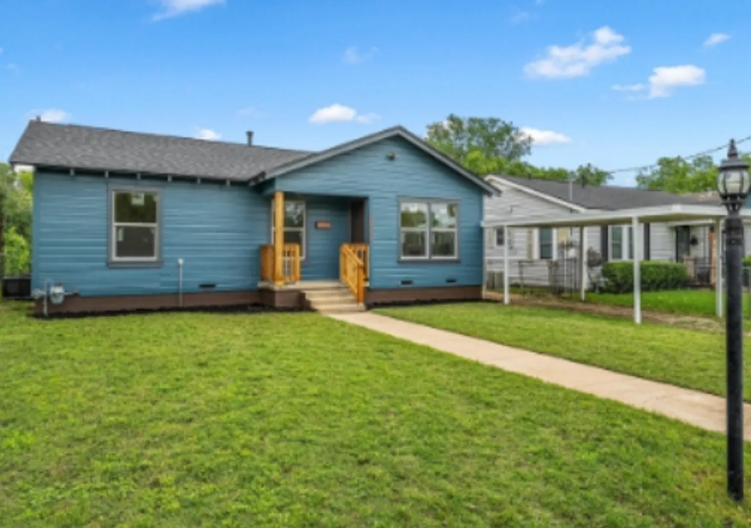 Remodeled 3 Bed 1.5 Bath For Lease! — Photo 2