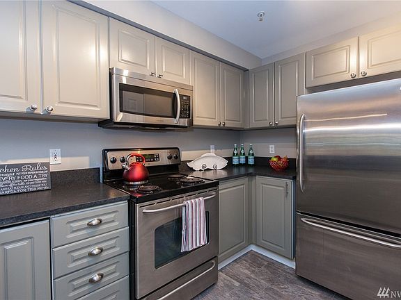 4th image of 18505 SE Newport Way Unit A101