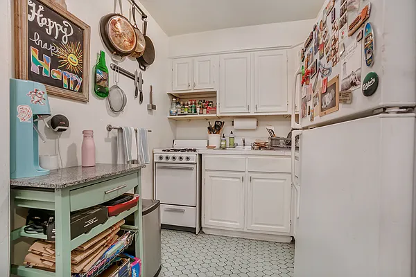 Rented by Larry Tauber, LREB | media 19